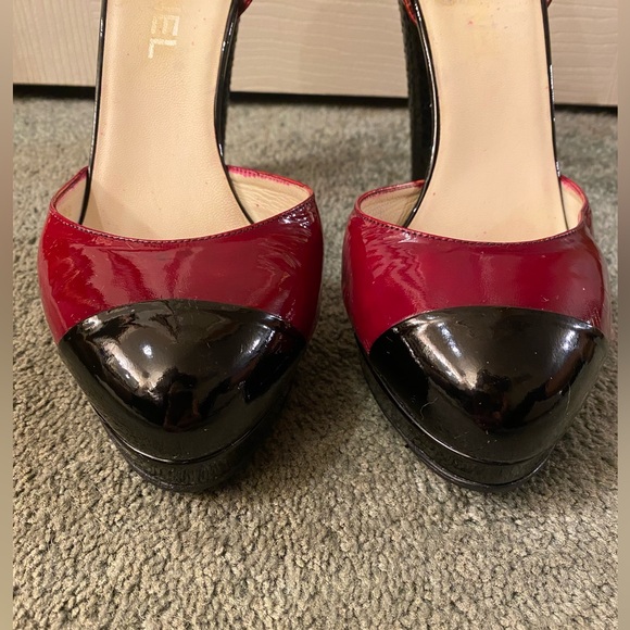 STUNNING LADIES LEATHER CHANEL HEELS! - Picture 2 of 16